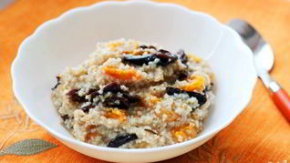 Каша с орехами и сухофруктами