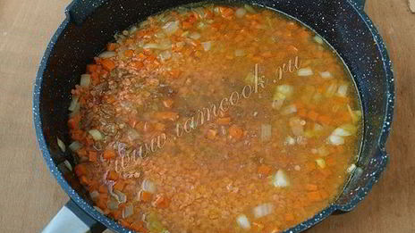 каша из красной чечевицы с морковью и изюмом