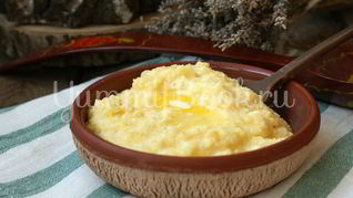 Кукурузная каша на молоке в мультиварке