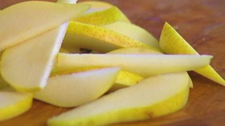 кукурузная каша с грушей, изюмом и клюквой