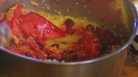 кукурузная каша с грушей, изюмом и клюквой