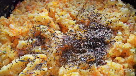 полента с беконом и овощами