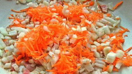 полента с беконом и овощами