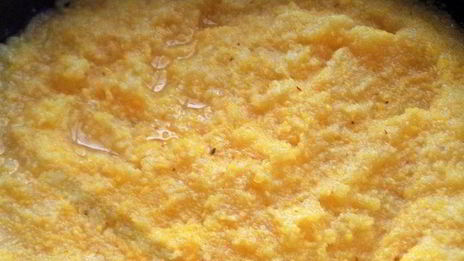 полента с беконом и овощами