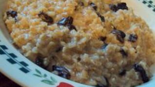 Кутья из коричневого риса с соевым молоком и изюмом