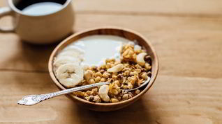 Овсяная каша с бананом и йогуртом