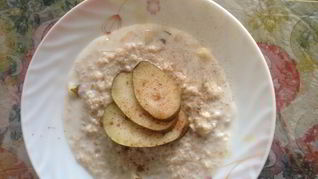 Овсяная каша с грушей и корицей
