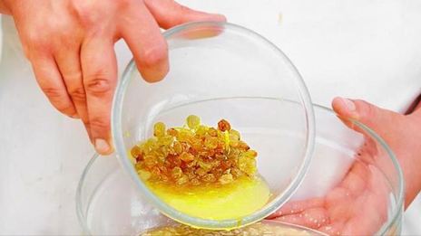 овсяная каша с изюмом и персиками