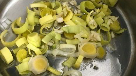 овсяная каша с мясным соусом и красным вином