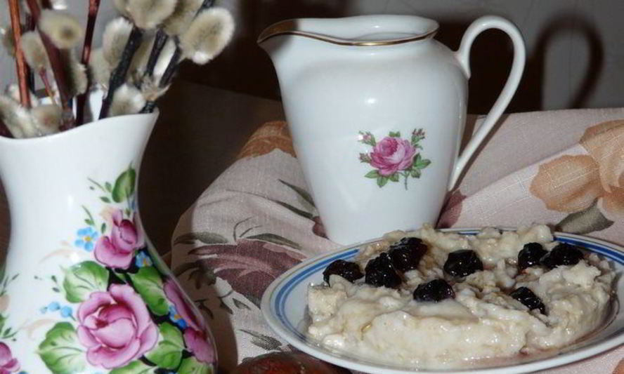 Рецепт овсяная каша с вишневыми ягодами и молоком