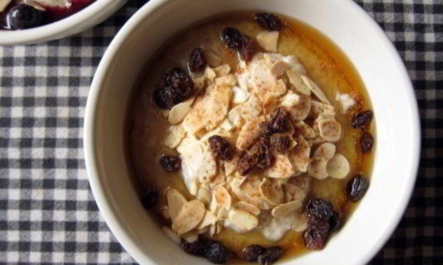 Рецепт овсяная каша с виски, изюмом и миндалем