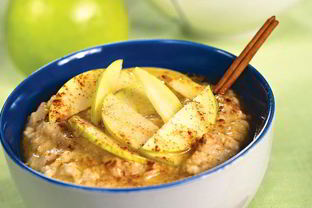 Овсяная каша с яблоками и корицей