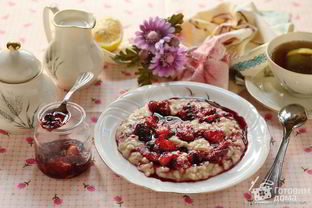 Овсяная каша с ягодами, апельсином и корицей