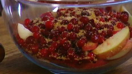 овсянка с яблоками, клюквой и орехами пекан