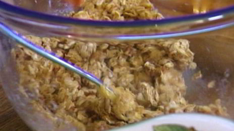 овсянка с яблоками, клюквой и орехами пекан