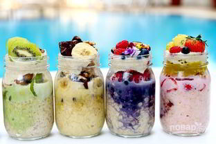 Овсянка в банке с отрубями и фруктами