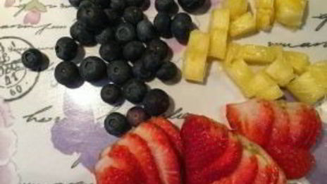 овсянка в банке с отрубями и фруктами