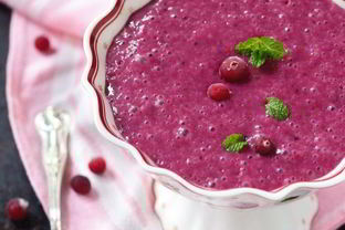 Взбитая овсяная каша с ягодами