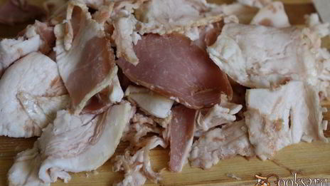 перловая каша с беконом и зеленым горошком