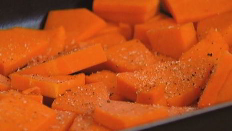 перловая каша с фасолью, тыквой и беконом