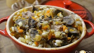 Перловая каша с мясом и грибами в горшочке