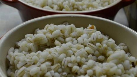 перловая каша с мясом и грибами в горшочке