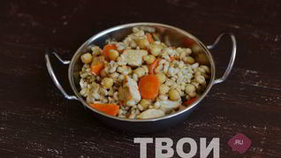 Перловка с нутом и куриной грудкой