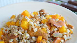 Перловка с тыквой и лисичками