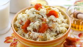 Постная пшенная каша с сухофруктами