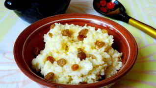 Пшенная каша с медом и изюмом