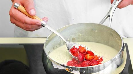 кокосовая рисовая каша с клубникой