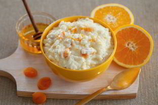 Рисовая каша с курагой и соком апельсина