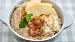 Рисовая каша с яблоками