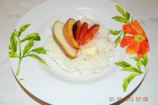 Рисовая каша с запеченными фруктами