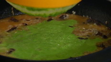 рисовая каша со сморчками и зеленым горошком