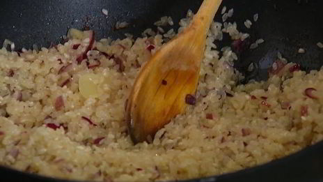 рисовая каша со сморчками и зеленым горошком