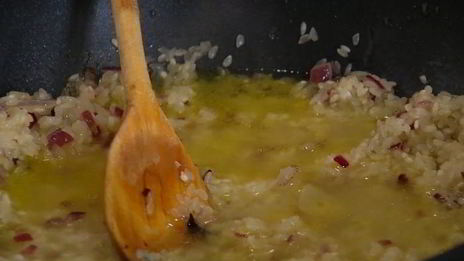 рисовая каша со сморчками и зеленым горошком