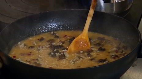 рисовая каша со сморчками и зеленым горошком