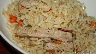 Сытная рисовая каша со свининой и беконом на топленом сливочном масле