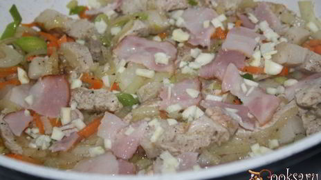 сытная рисовая каша со свининой и беконом на топленом сливочном масле