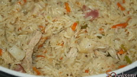 сытная рисовая каша со свининой и беконом на топленом сливочном масле