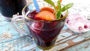 Черничный холодный чай с мятой и базиликом