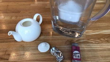 холодный чай с малиной и лимоном