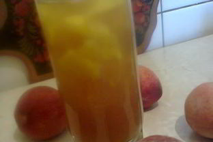 Холодный чай с персиком