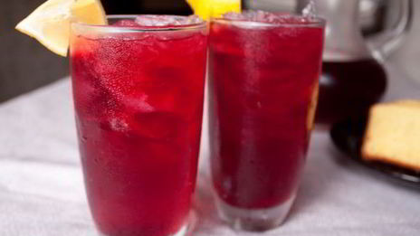 холодный красный чай с имбирем