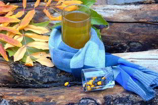 Можжевелово-облепиховый чай с изюмом