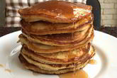 Домашние блинчики с кленовым сиропом