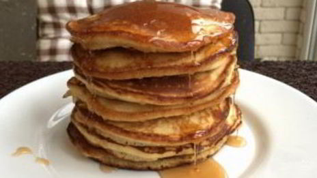 домашние блинчики с кленовым сиропом