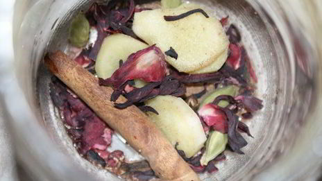 безалкогольный глинтвейн из каркаде