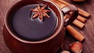 Домашний глинтвейн с корицей и мускатным орехом